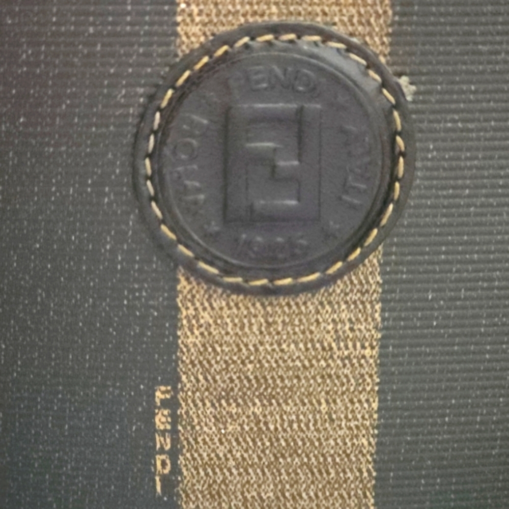 FENDI Vintage ‘Peguin’ EUC Satchel that can convert to Cross-Body/Shoulder Bag 🔥 - Picture 7 of 15